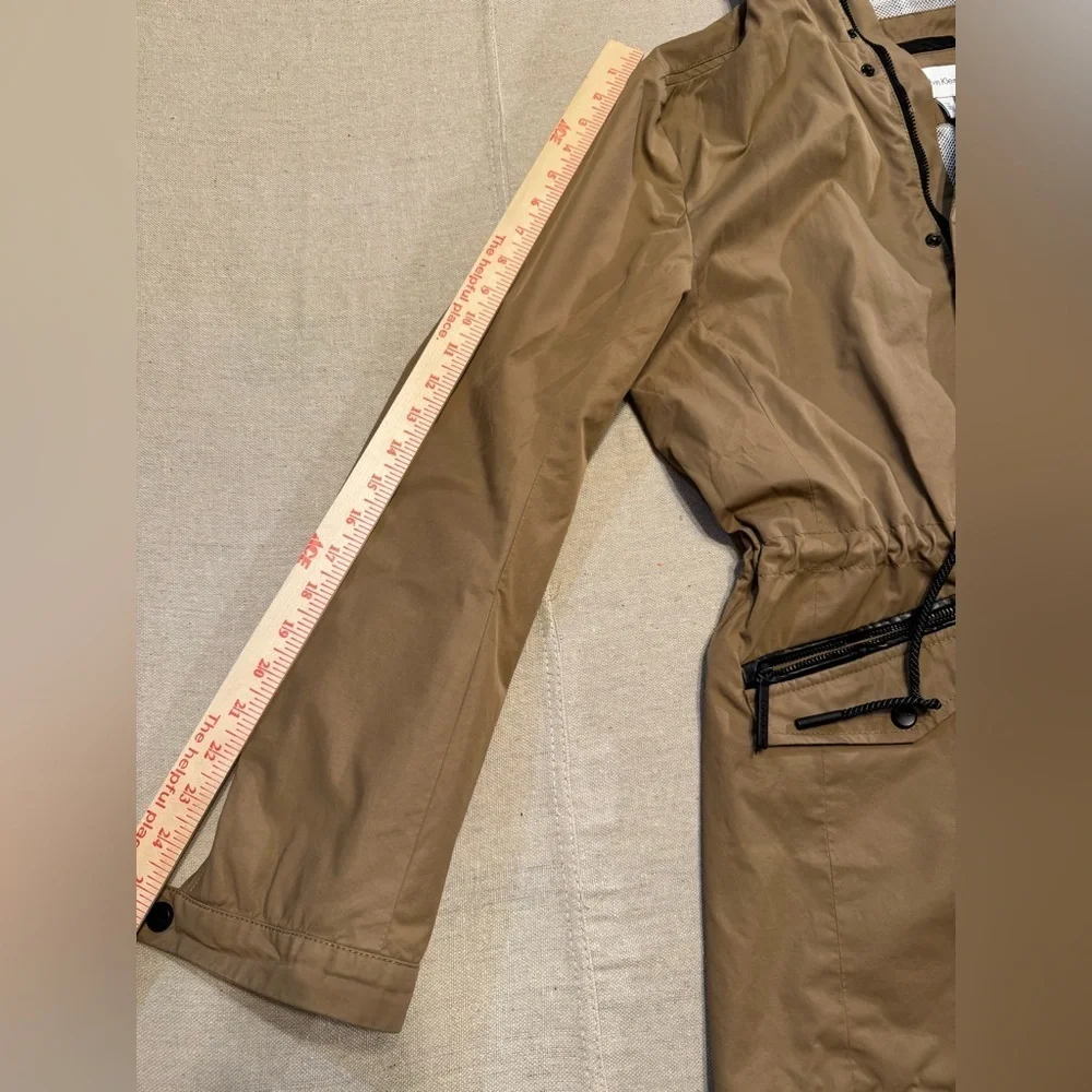 Calvin Klein Women’s Brown Windbreaker with Black Details - Picture 8 of 10